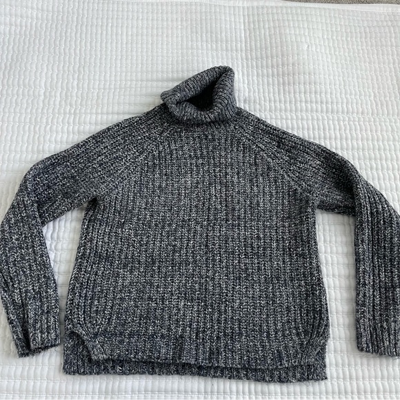 Abercrombie & Fitch Sweater Size S - Picture 1 of 3